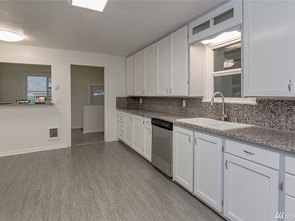 3rd image of 4110 W M St