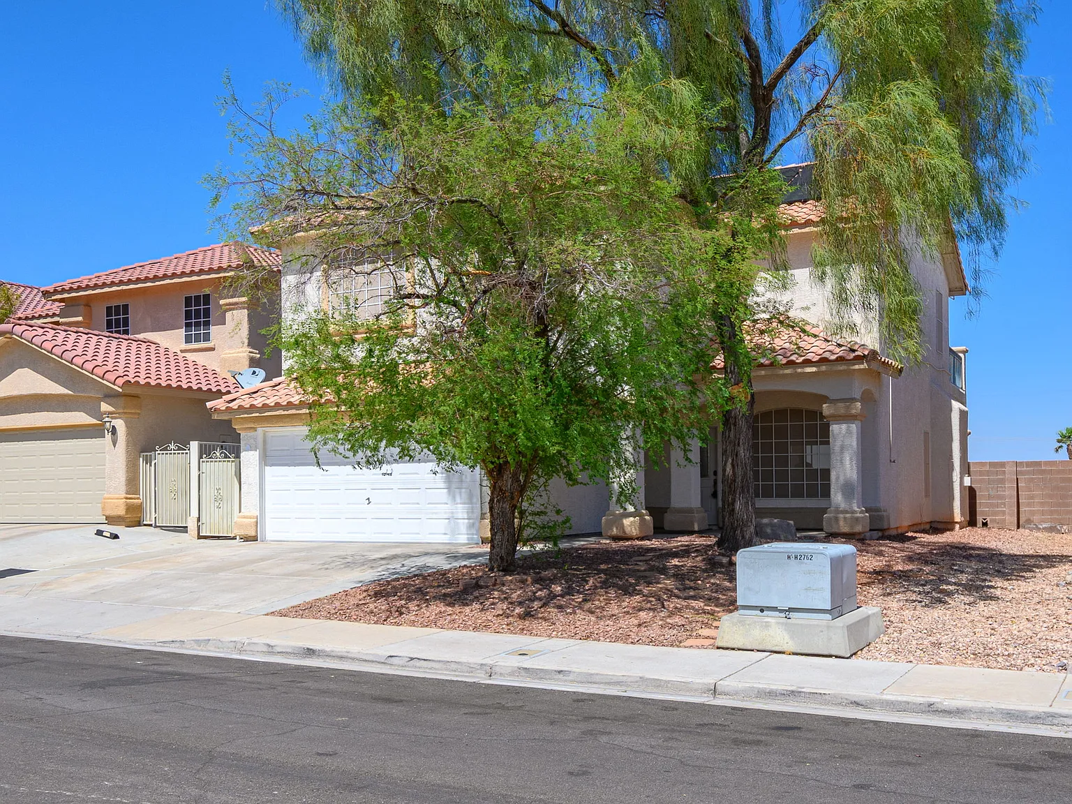 4 bed, 2439 sqft, $3,200 — Photo 3