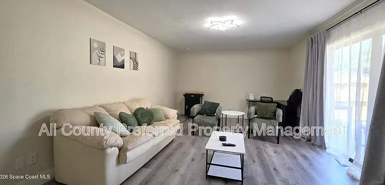 1642 S Park Ave — Photo 2