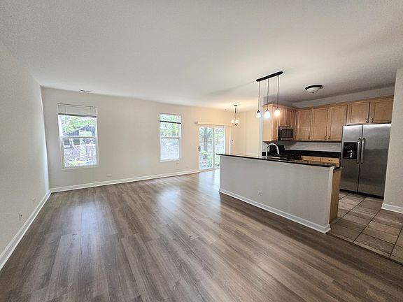 2nd image of 4039 Blackstone Dr