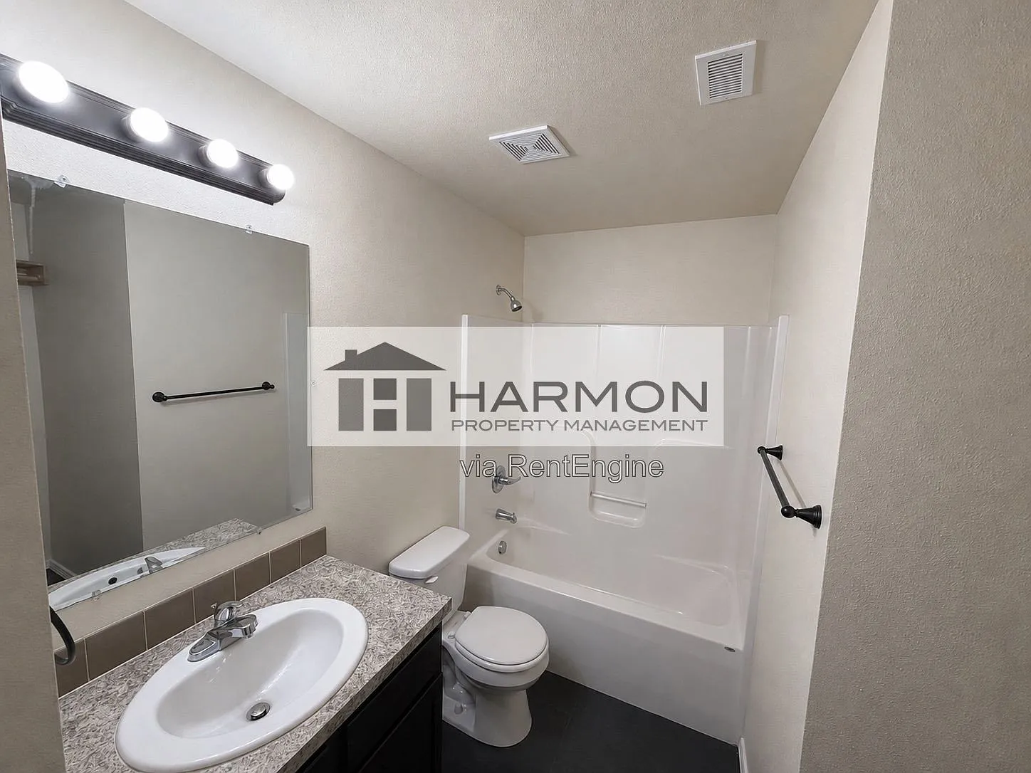 3 bed, 2.0 bath, 1056 sqft, $1,295 — Photo 4