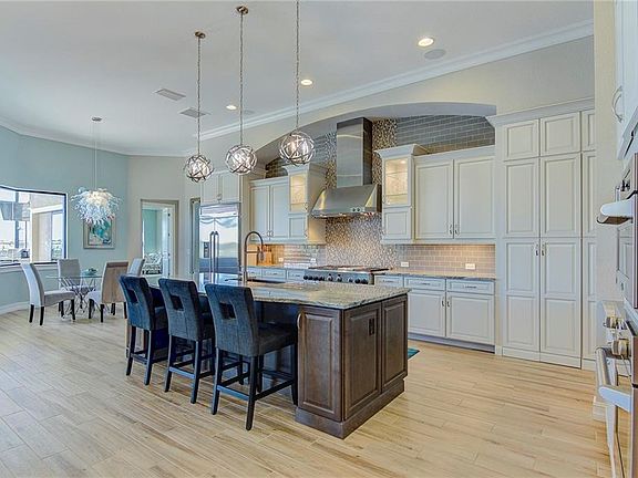 5th image of 272 Maraviya Blvd