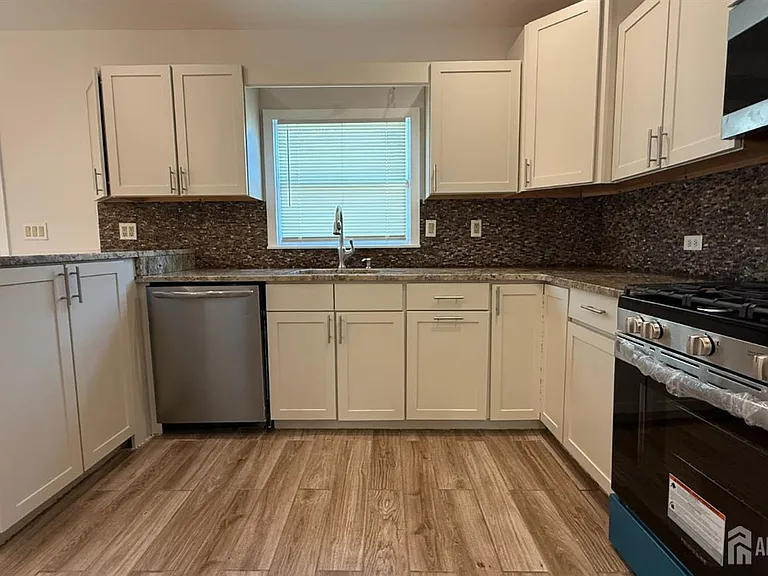 56 Grace Dr — Photo 9