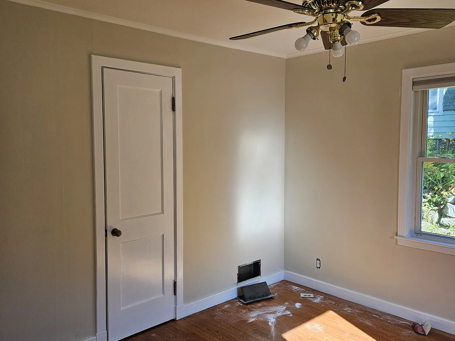 3 bed, 1000 sqft, $2,200 — Photo 2