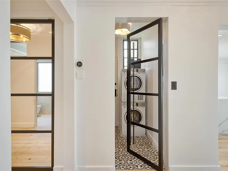2145 Franklin St #4 — Photo 14