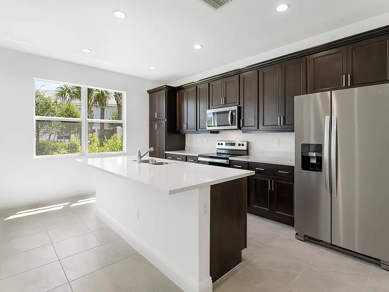 552 Sanderling Cir — Photo 8