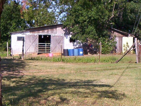 4 stall barn/shop attached
