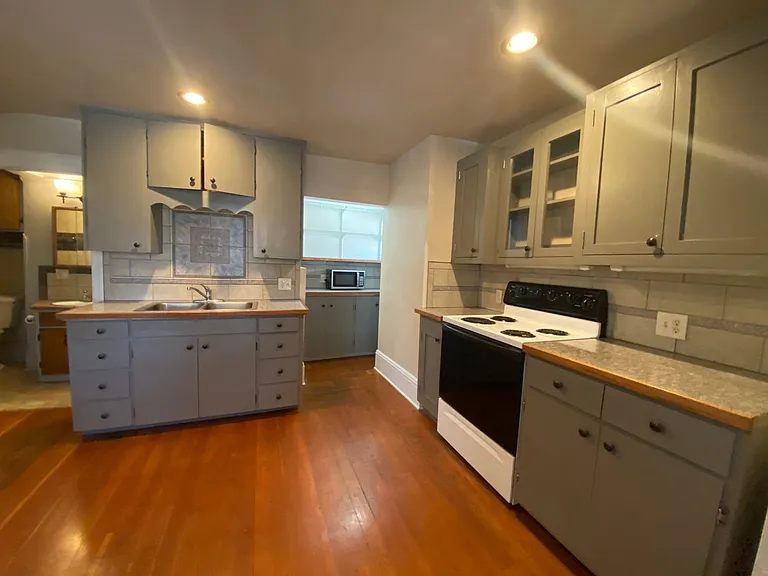 1621 W. 9th Ave — Photo 8