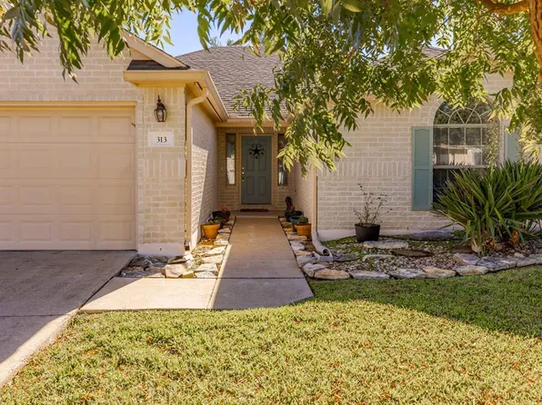313 Chase Oaks Pl, Fredericksburg, TX 78624