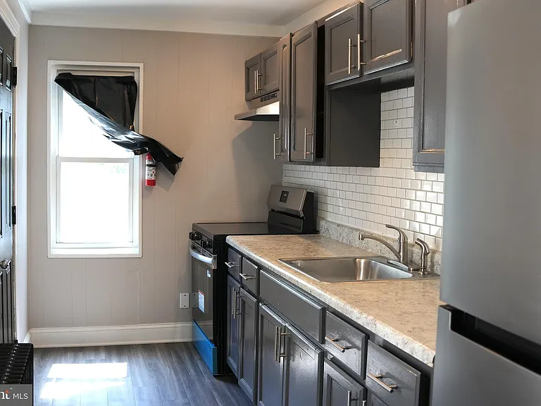 1614 Cotton St — Photo 3