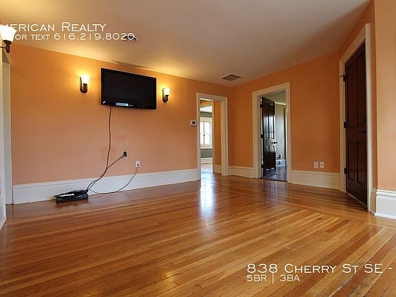 4th image of 838 Cherry St SE #2