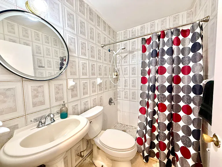 235 NW 34th St #1 — Photo 3