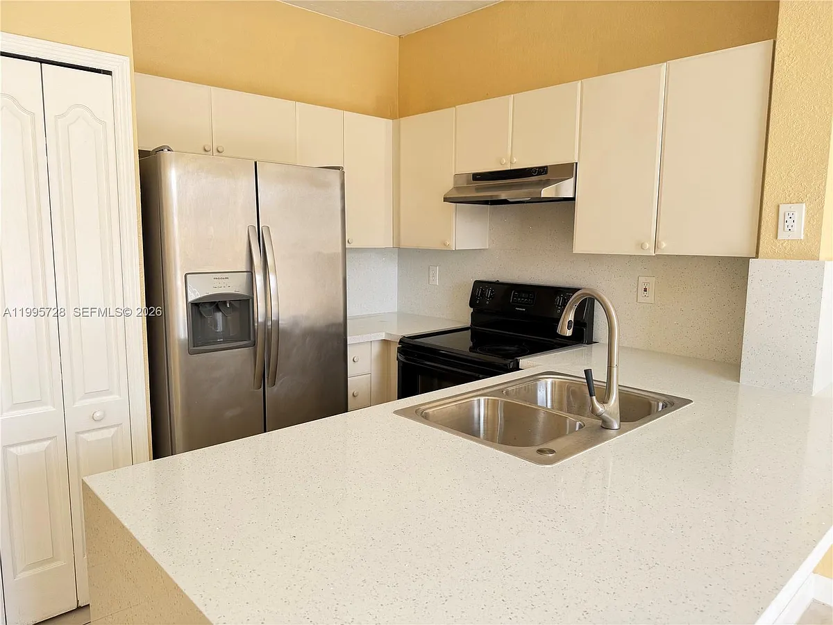 Building Photo - 7080 NW 177th St #20913
