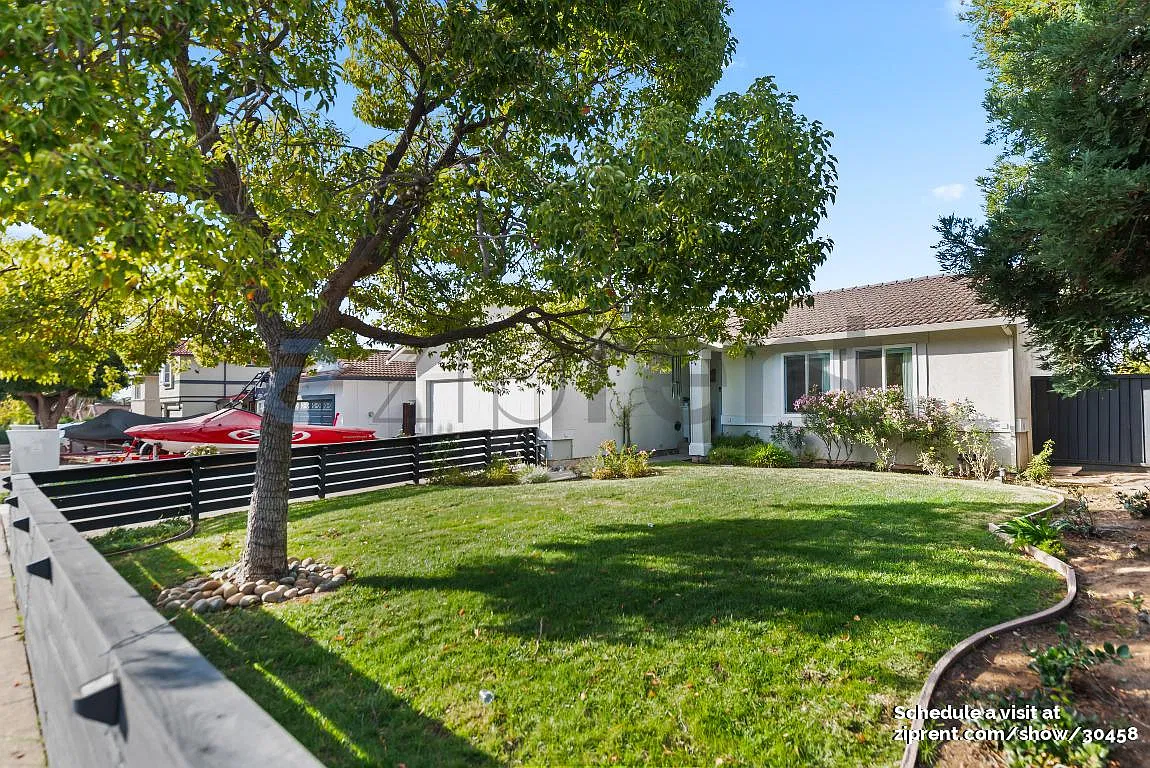 3 bed, 1404 sqft, $5,247 — Photo 2