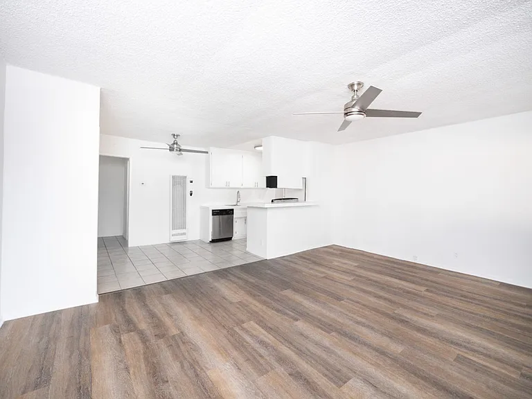 1166 S. Crenshaw Blvd — Photo 3