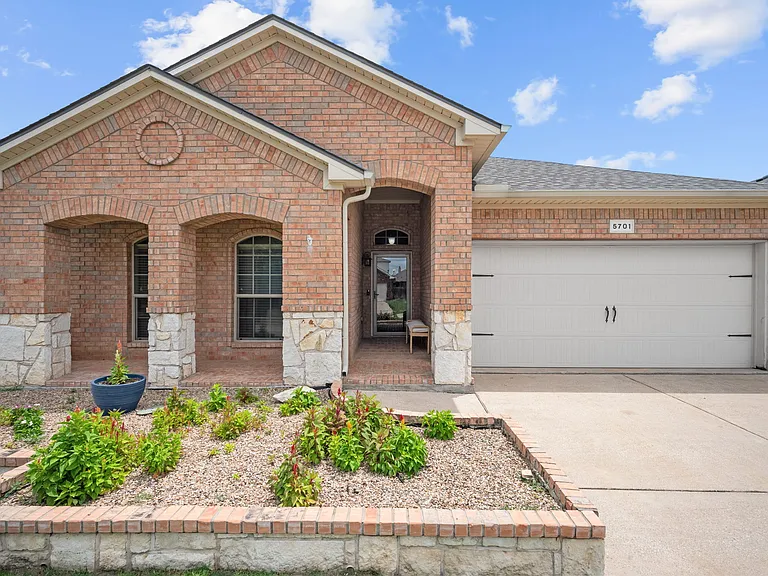 5701 Paluxy Sands Trl — Photo 9