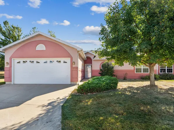 1721 W 18th St APT B, Cedar Falls, IA 50613