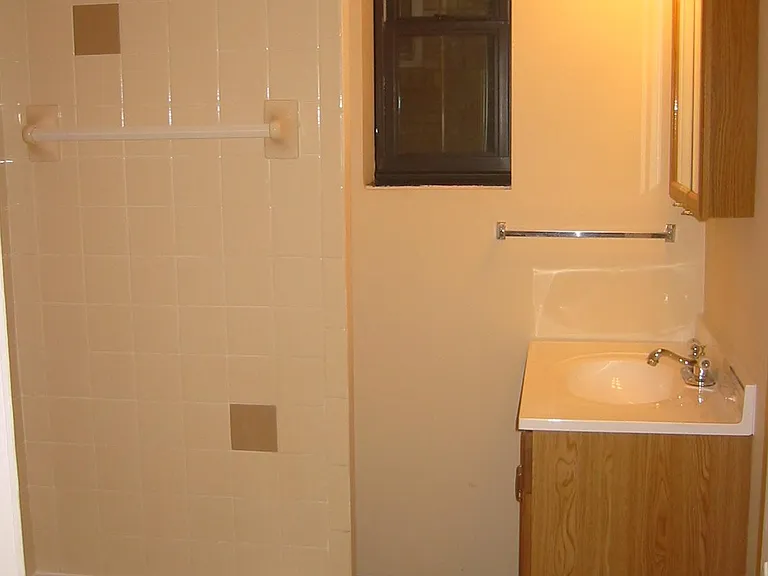 2900 Voelkel Ave #301 — Photo 11