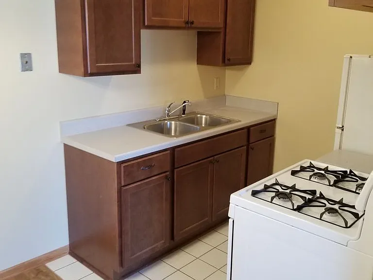 Cedar Avenue Apartments — Photo 21