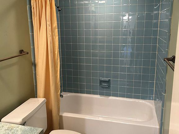 4th image of 218 Old Oak Cir