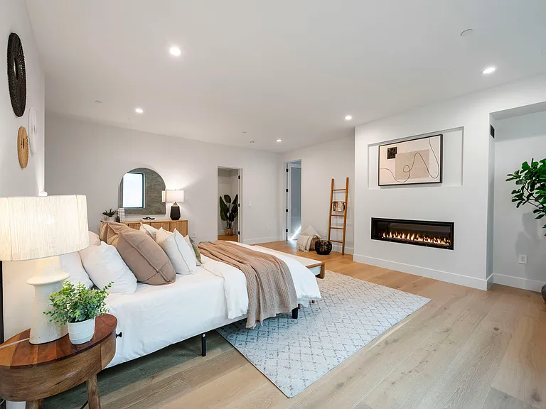 5883 Margarido Dr — Photo 19
