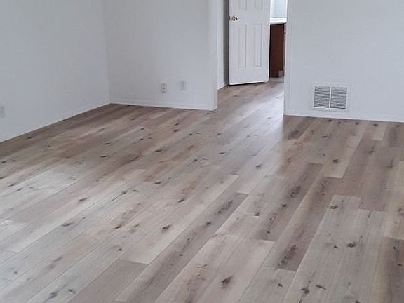 2nd image of 1935 Cloverfield Blvd APT 11