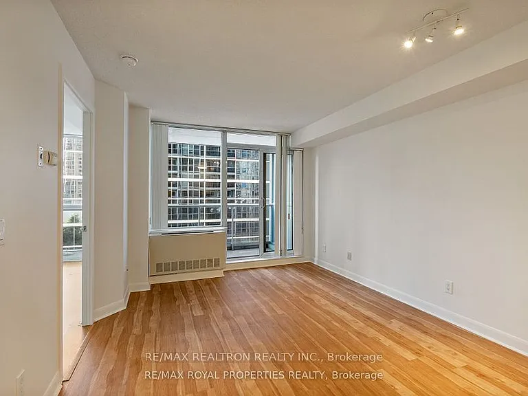 4978 Yonge St #810 — Photo 7