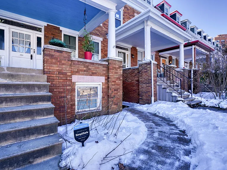 327 E University Pkwy #B — Photo 2