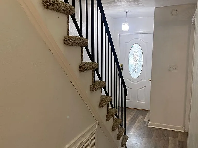 8225 Tabor Ct — Photo 13