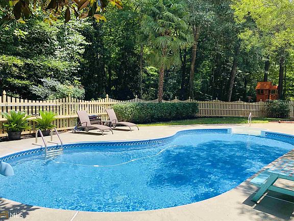 3rd image of 316 Cumberland Ct