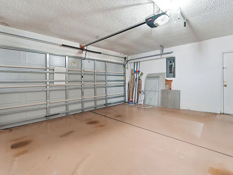 2366 SW Alminar St #1 — Photo 22