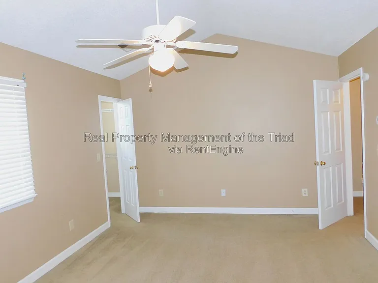 12 Cedar Knoll Dr — Photo 8