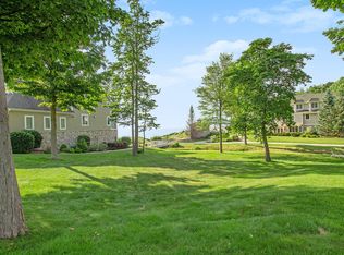 11 Streamwood Dr, South Haven, MI 49090