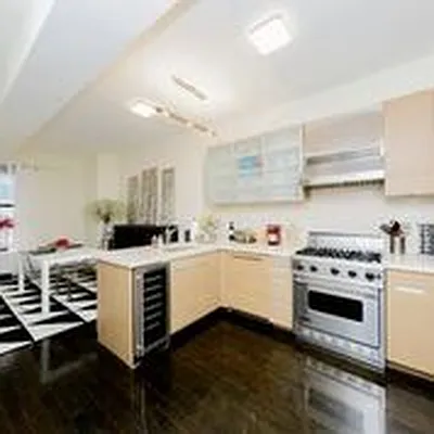 Rented by Francine Realty | media 15