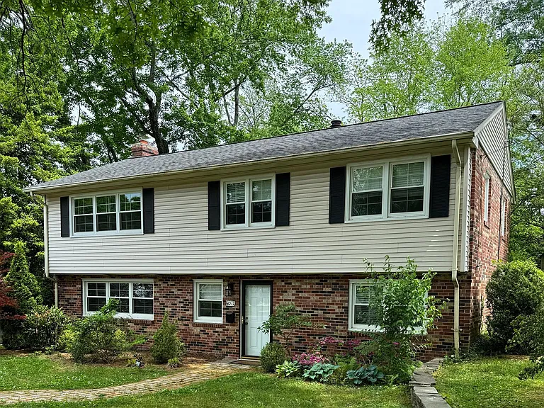 4217 University Dr — Photo 1