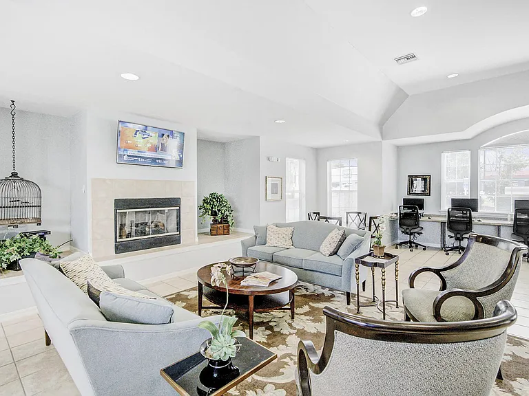 Charleston Place Apartments — Photo 22