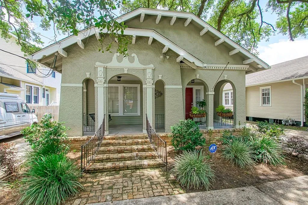 2725 Palmer Ave — Photo 1