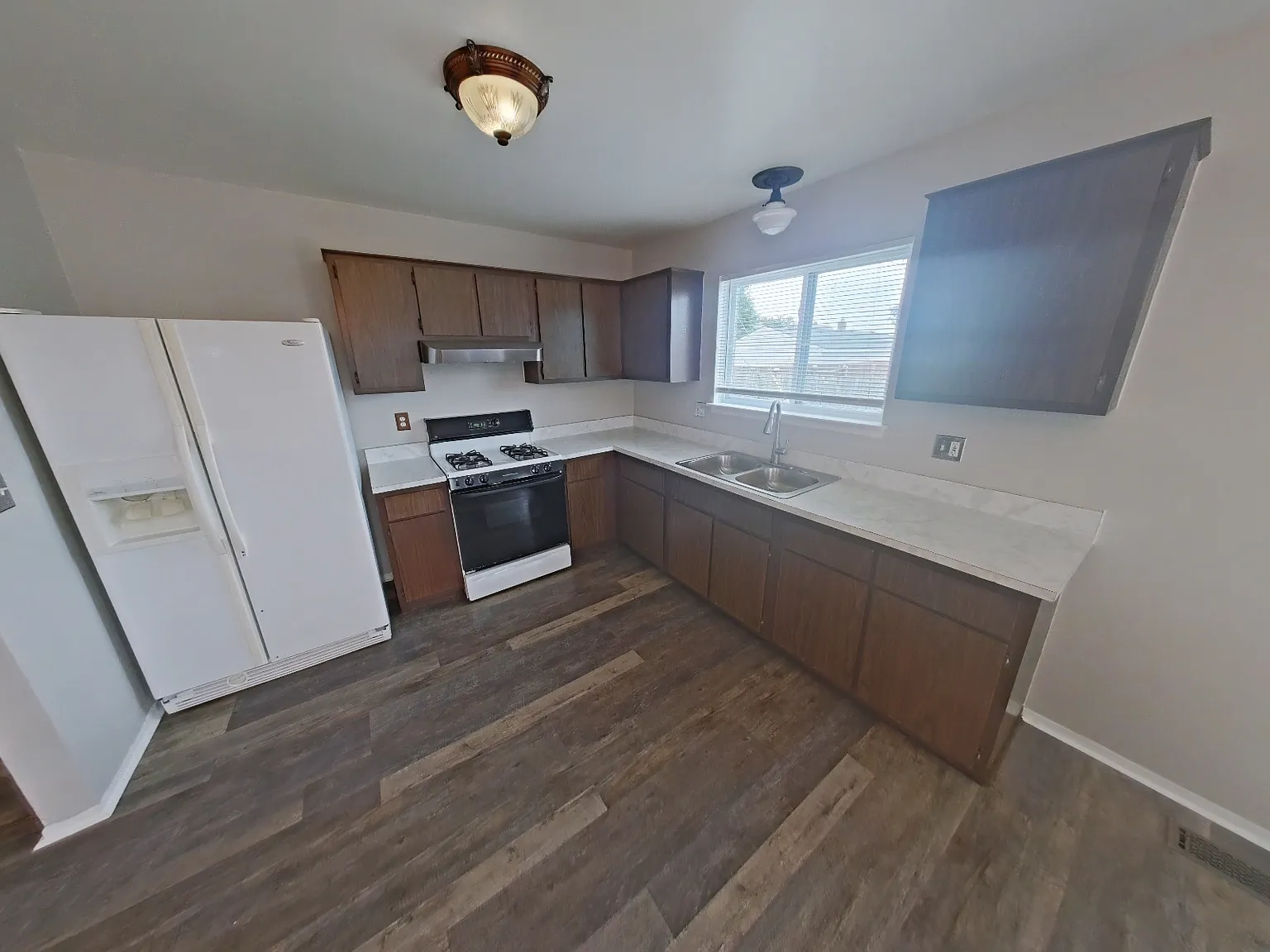 3 bed, 960 sqft, $1,400 — Photo 3
