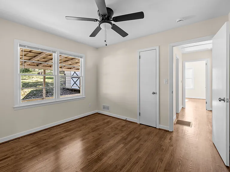 1153 Linwood St — Photo 11