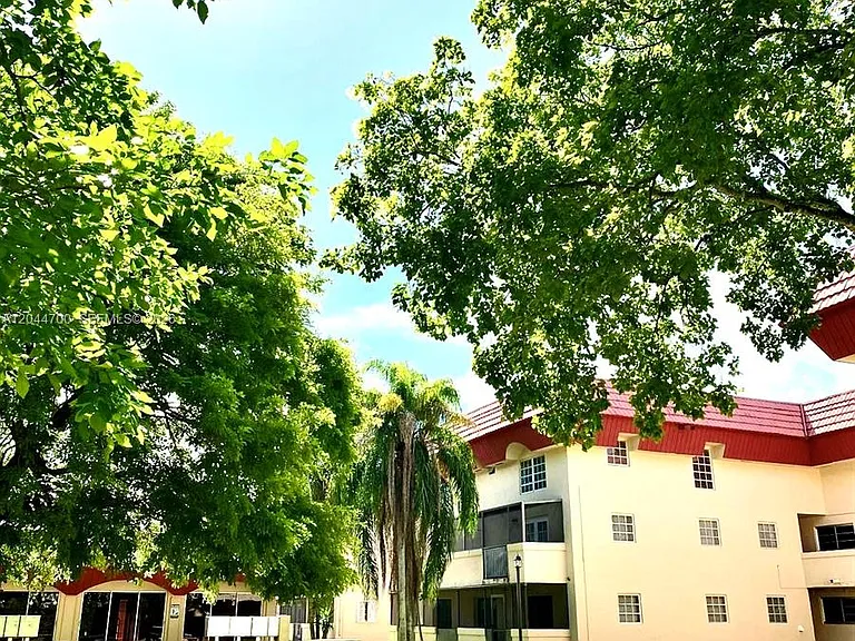 10901 N Kendall Dr #210 — Photo 17