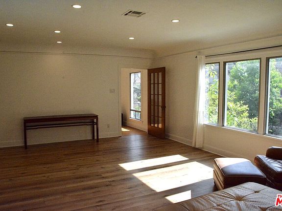 4th image of 535 N Windsor Blvd