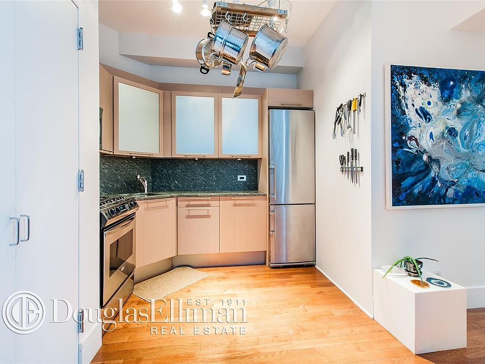1st image of 120 Greenwich St APT 12H
