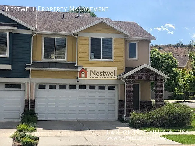 Beautiful 3-bed end-row townhome in Sandy — Photo 1