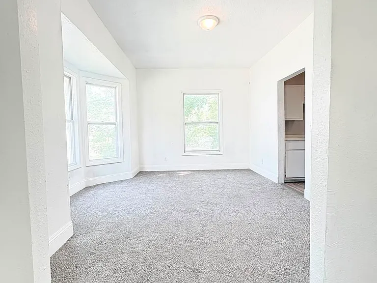 1239 Norwood Ave — Photo 5