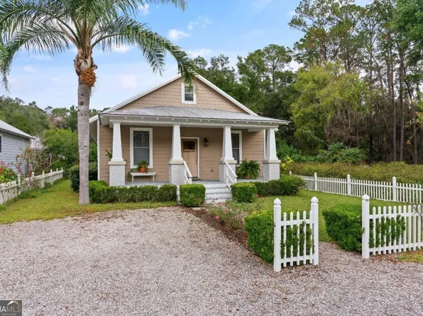 300 2nd St E #B, Darien, GA 31305