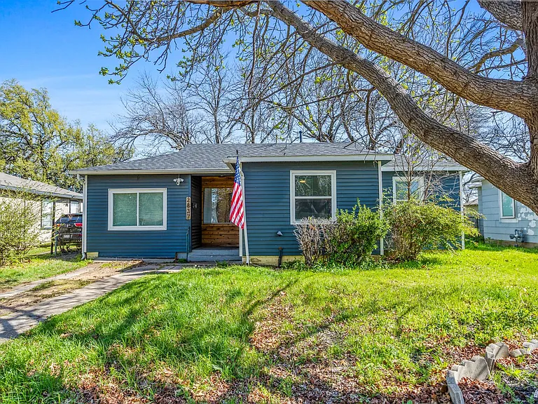 2837 S Hills Ave — Photo 3