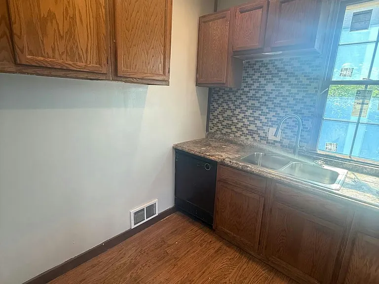 9800 Kennedy Ave — Photo 8