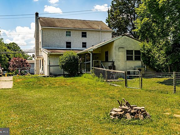 3rd image of 1225 N Gravel Pike
