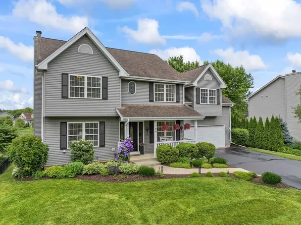 569 Ryan Way, Crystal Lake, IL 60012