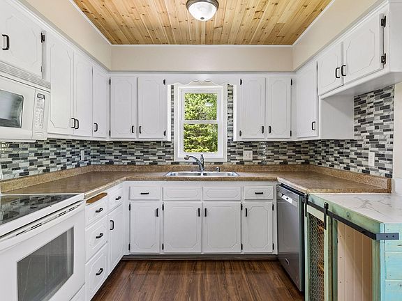 3rd image of 28575 Flamingo St NW